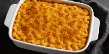 Baked Macaroni and Cheese with a Crispy Topping