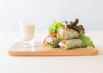 Fresh Rice Paper Rolls with Veggies & Peanut Sauce