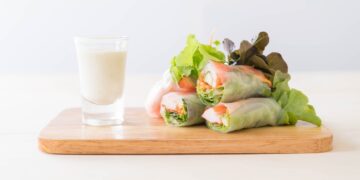 Fresh Rice Paper Rolls with Veggies & Peanut Sauce